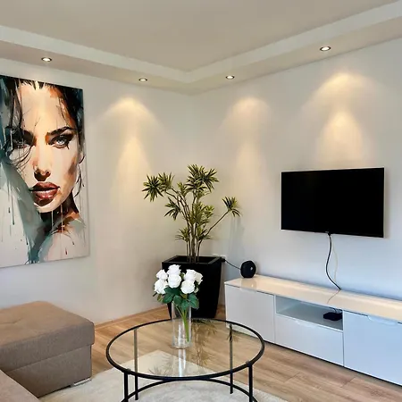 Ruby Modern Central Apartment Скопие Екстериор снимка